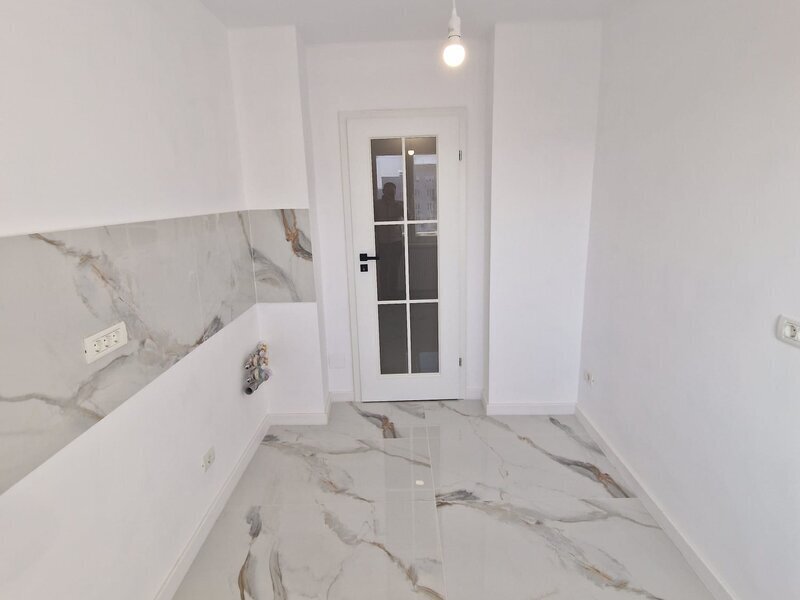 Dristor, 10 minute metrou, pe Ramnicu Valcea, bloc 1985 cu centrala