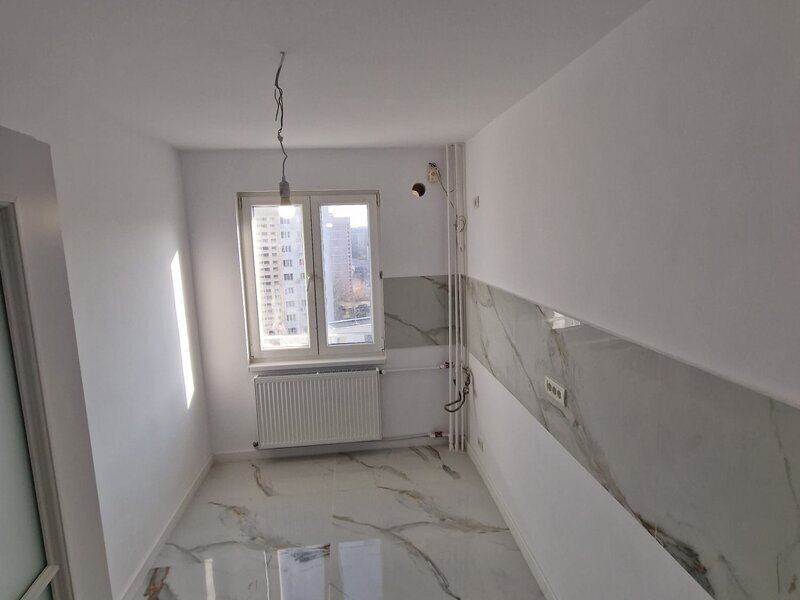 Dristor, 10 minute metrou, pe Ramnicu Valcea, bloc 1985 cu centrala