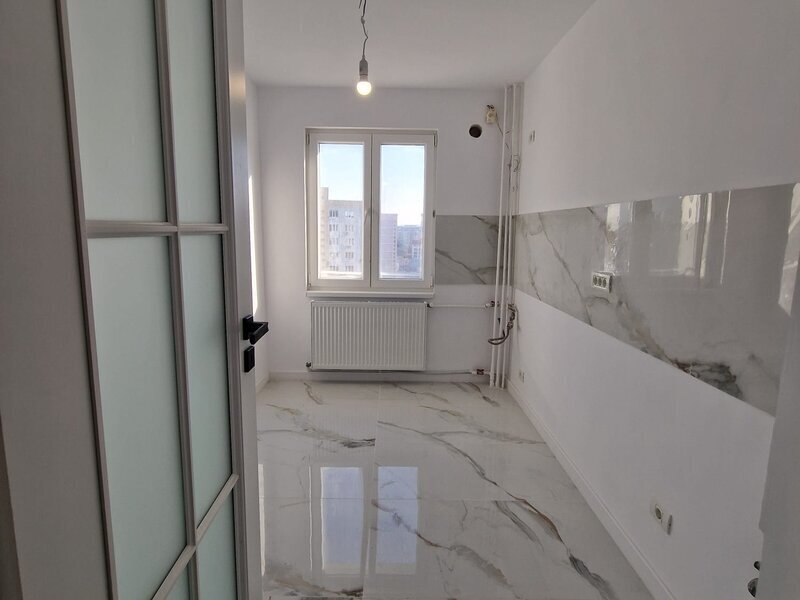 Dristor, 10 minute metrou, pe Ramnicu Valcea, bloc 1985 cu centrala